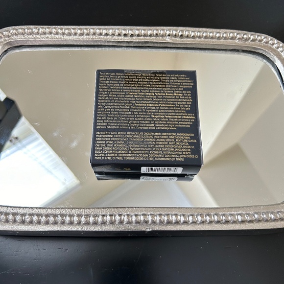 NIB Elizabeth Arden Flawless finish Everyday Perfection Bouncy Makeup - Picture 2 of 6